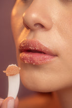 Cargar imagen en el visor de la galería, KIT EXFOLIANTE Y REPARADOR DE LABIOS
